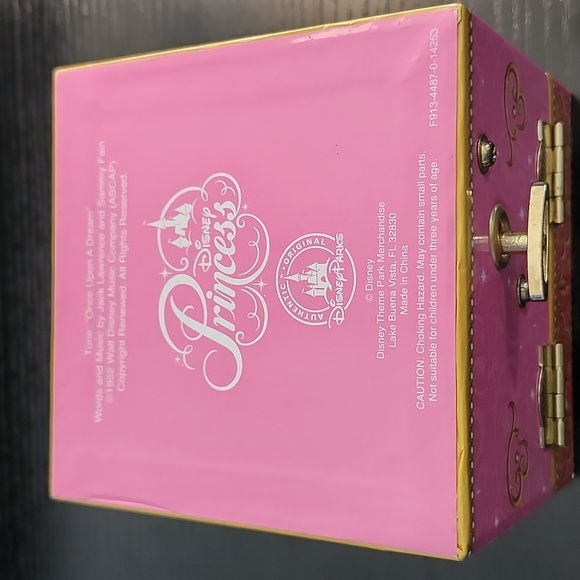 Disney's Sleeping Beauty Princess Aurora Musical Jewelry Box - Picture 8 of 8